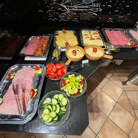 Plattensee מלון 3*