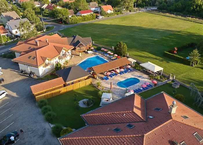 Plattensee מלון 3*